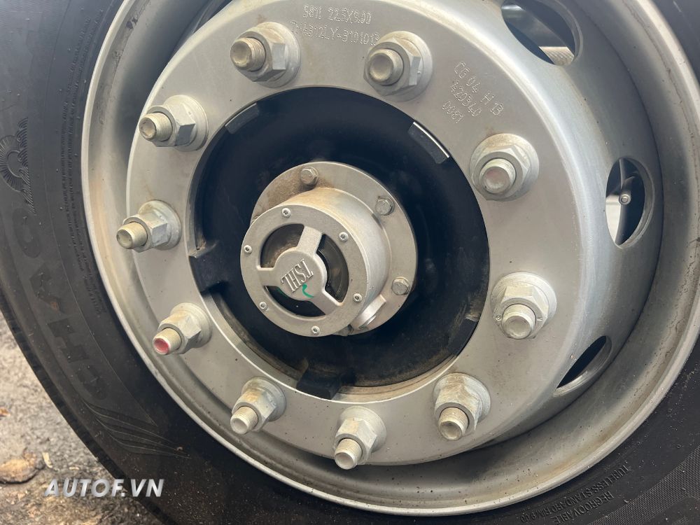 Tải 4 chân Chenglong H5V 310HP Thùng 9M9 Tải 18 Tấn